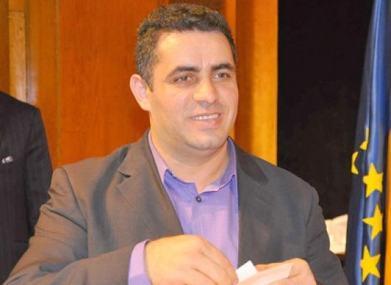 Delicoti aşteaptă pronunţarea în dosarul intentat prefectului Eugen Bola